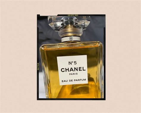 chanel 5 perfume have different colors|what does Chanel no 5 smell like.